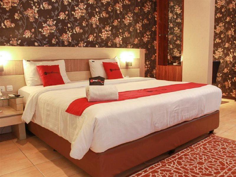 Hotel Reddoorz Premium Near Bandung Station Exterior foto