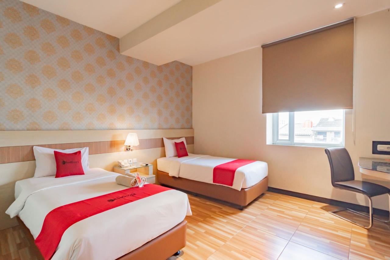 Hotel Reddoorz Premium Near Bandung Station Exterior foto