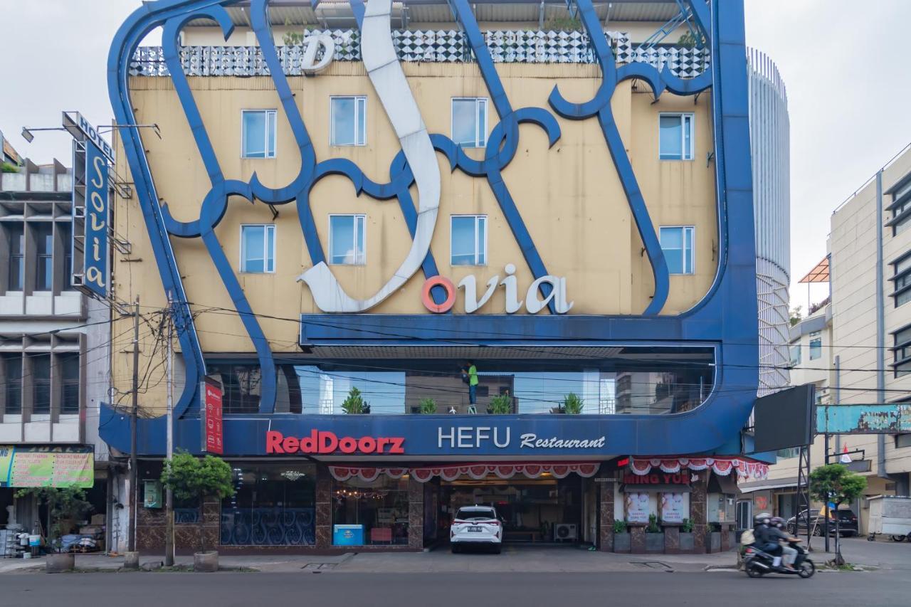 Hotel Reddoorz Premium Near Bandung Station Exterior foto