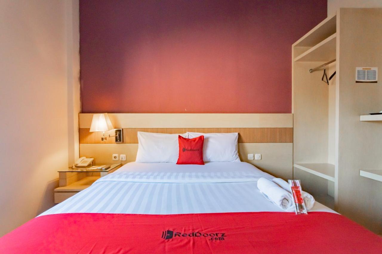 Hotel Reddoorz Premium Near Bandung Station Exterior foto