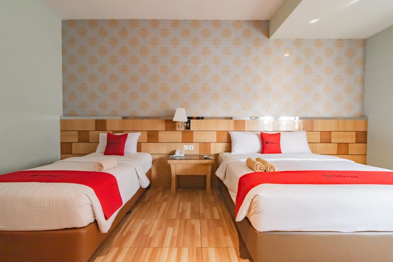 Hotel Reddoorz Premium Near Bandung Station Exterior foto