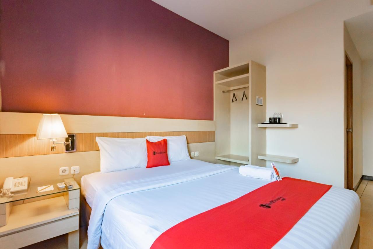 Hotel Reddoorz Premium Near Bandung Station Exterior foto