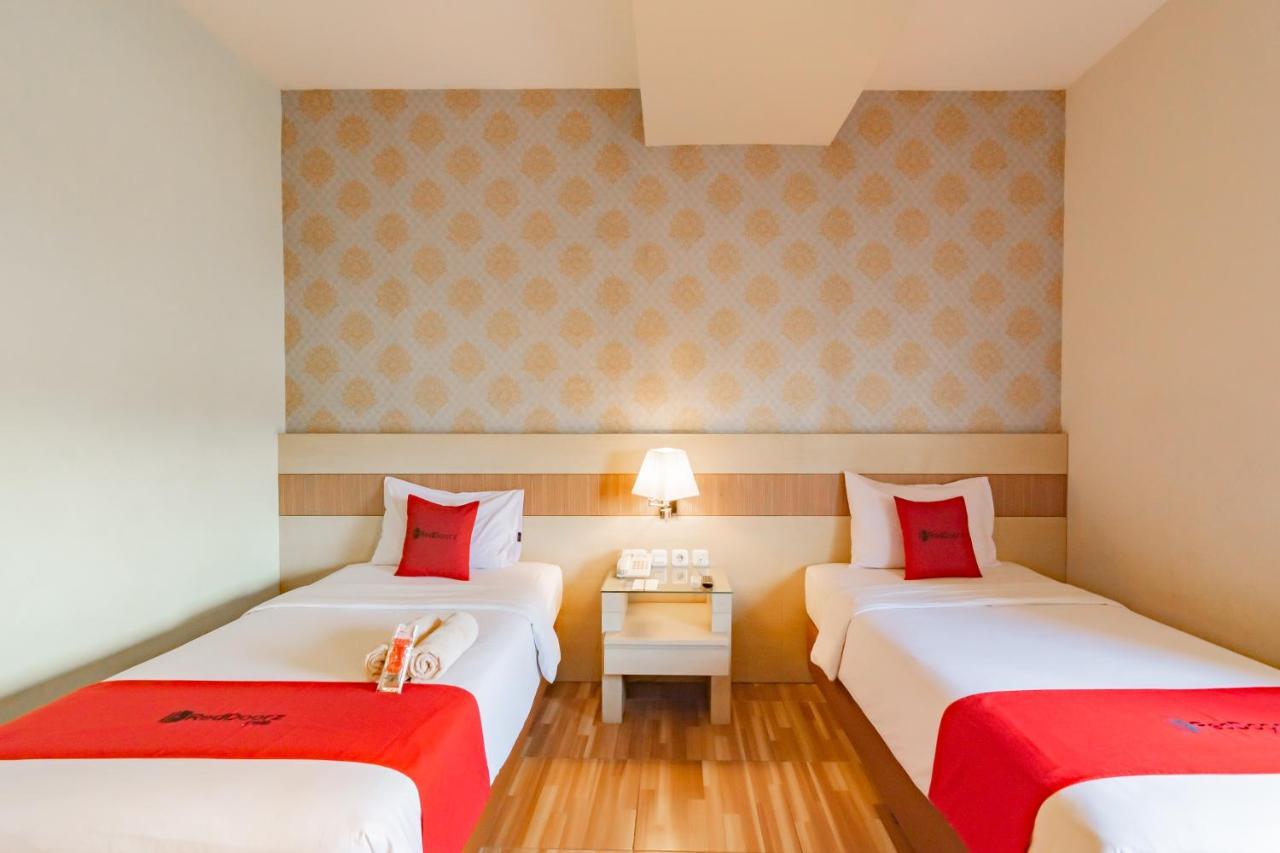 Hotel Reddoorz Premium Near Bandung Station Exterior foto